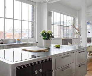 Moderná biela kuchyňa