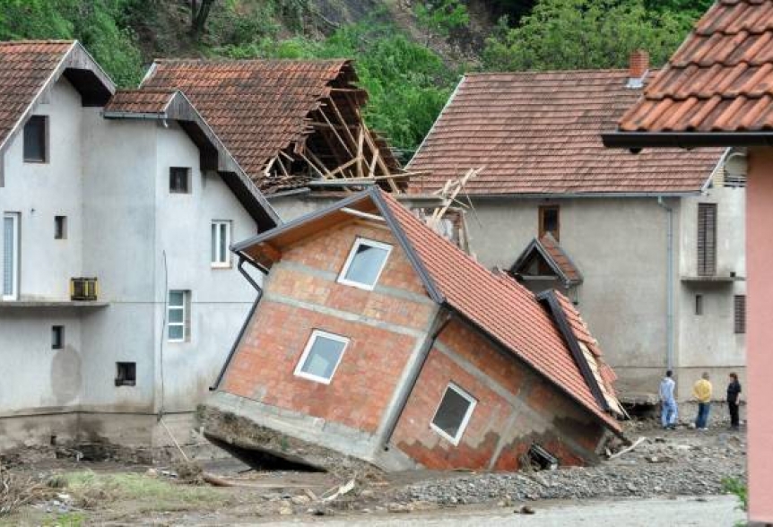 Tondach zastrešuje obete povodní na Balkáne - vyše 100 striech